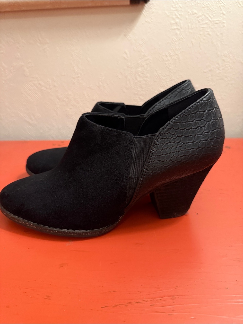 Dr. Scholl's Black Faux Suede Heeled Slip-On Booties size 8